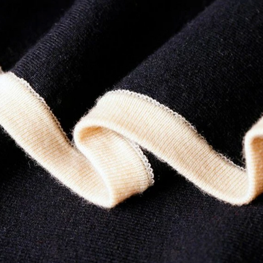 Fijndraa - Elegante Gebreide Jurk in Wikkelstijl met Knoopdetails, Lange Mouwen, Gebreide Dames Jurks