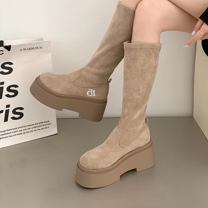 Moda Hoge Laarzen – Dameslaarzen met Plateauzool en Modern Design