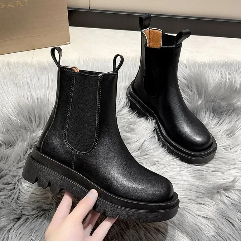 Valdora - Dames Chelsea Boots met Dubbele Treklussen en Zware Zool